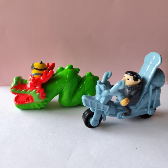 McDonald’s Happy Meal Toy Minions The Rise of Gru 2022 Lot of 2 - Picture 2 of 8